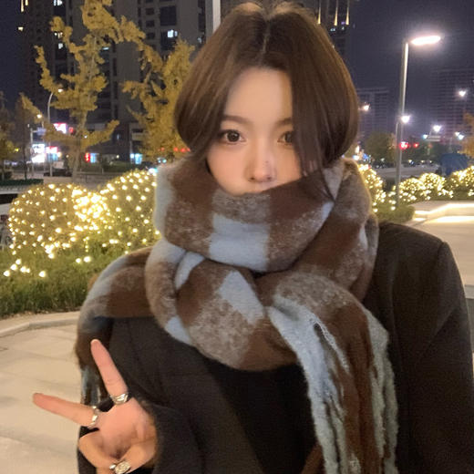 复古学院风咖啡色围巾女冬季马海毛百搭披肩高级感美拉德毛绒围脖 商品图8