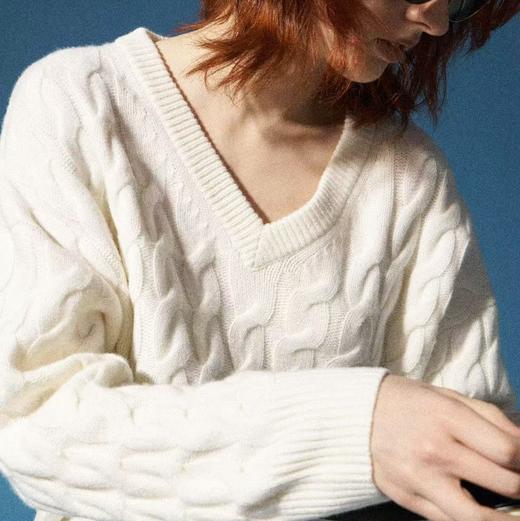 【à perles】 V领落肩宽松全羊毛绞花毛衣 商品图2
