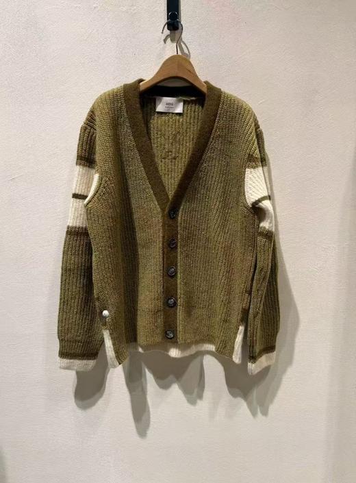 中性款爱心拼色针织开衫毛衣LV 商品图0