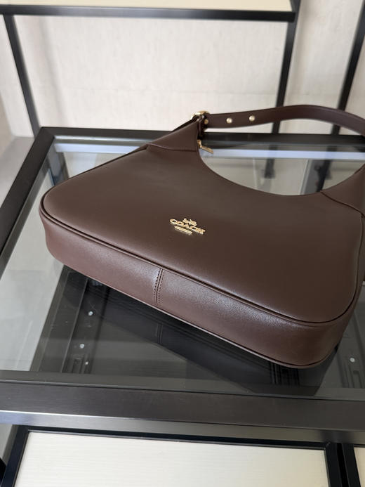 蔻家10月新款Ella月牙腋下包 商品图8