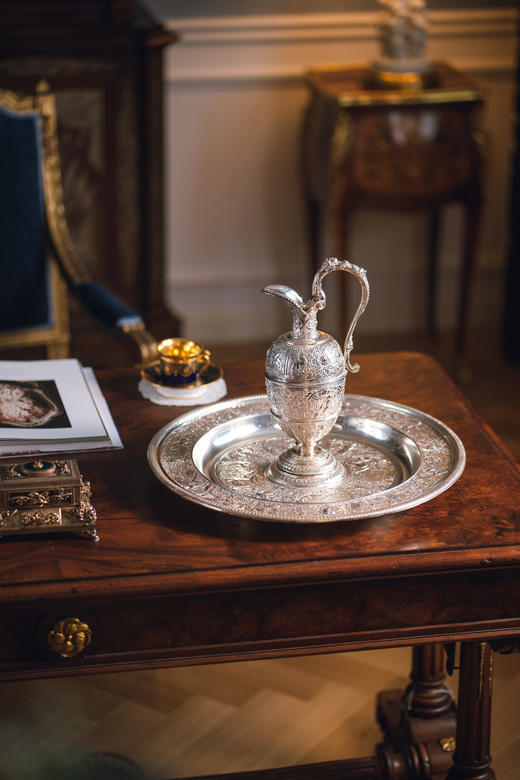 独角鹿西洋古董1890年代法国工匠François Briot设计UCAD装饰艺术中央联盟出品节制女神与天马神话主题铜镀银精雕酒壶及托盘套件 商品图0