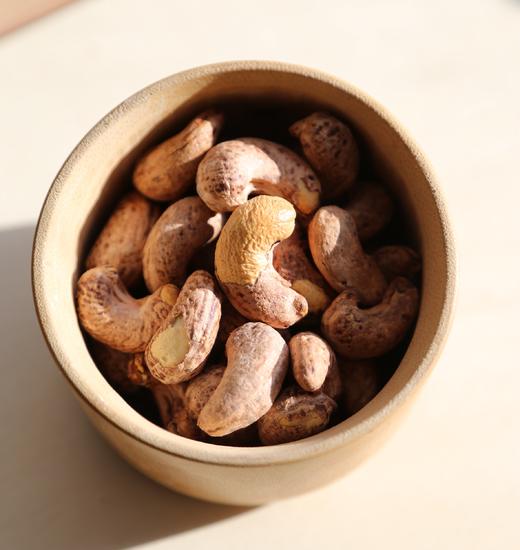 【二象限】紫衣腰果 北纬13度的阳光馈赠 咸香酥脆  咀嚼后留有淡淡焦糖尾韵 层次丰富  商品图1