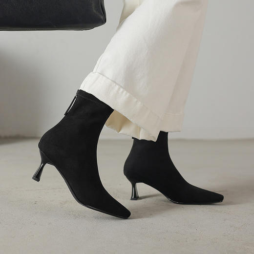 【预售5天】时尚绒面复古粗跟弹力靴女新款气质百搭方头高跟裸靴瘦瘦短靴WC&M3530 商品图3