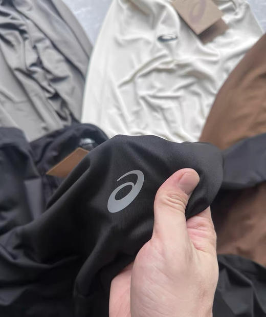 全新正品asics亚瑟士秋季新款圆领弹力速干透气运动长袖T恤
尺码S-XXL 商品图3