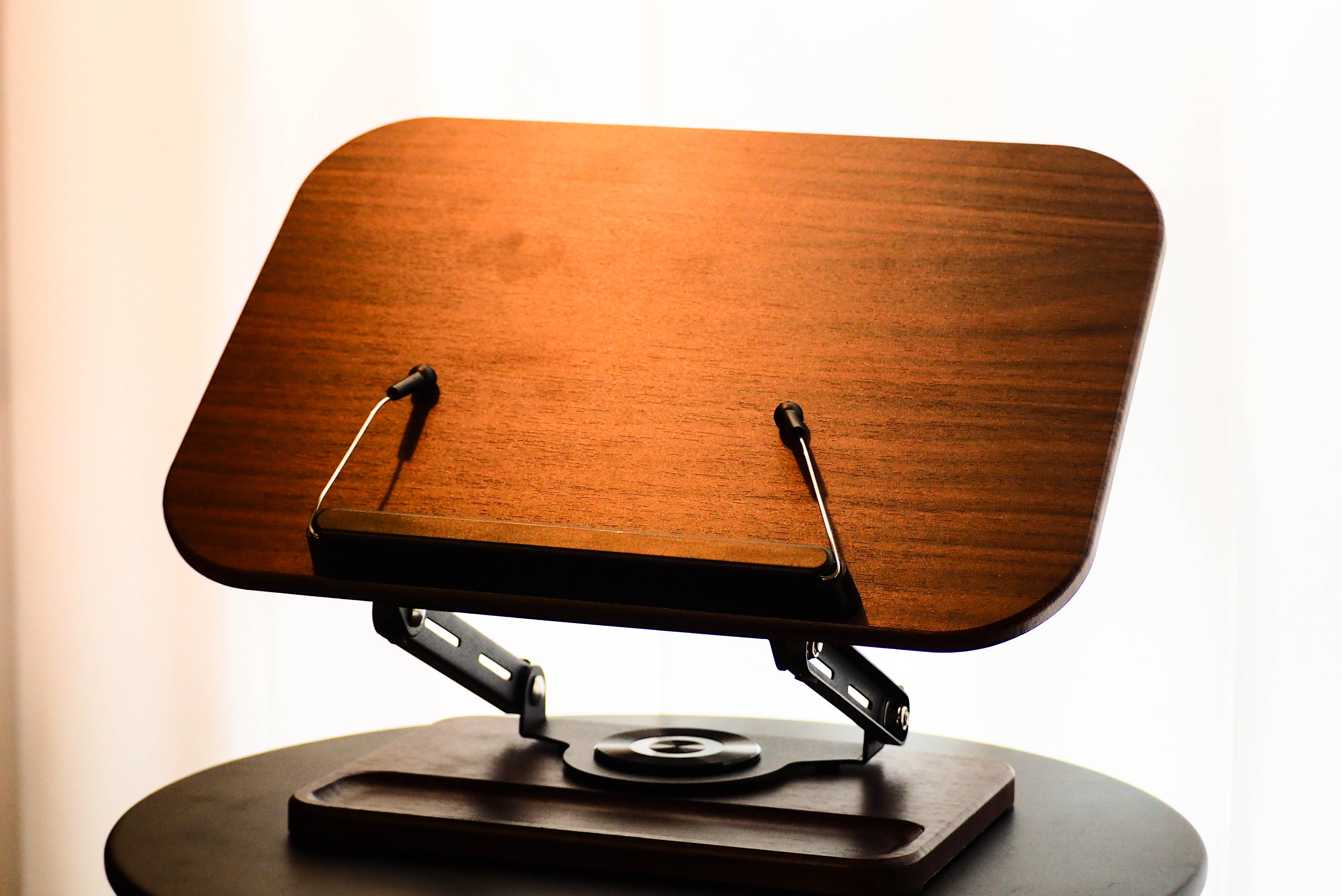 【文创爆款新品上新！】木质底座可旋转阅读架（黑胡桃色）【底座可放笔！】   阅读读书神器   送礼礼物礼品    广西师范大学出版社