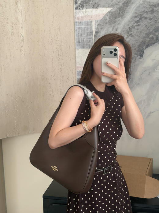 蔻家10月新款Ella月牙腋下包 商品图3