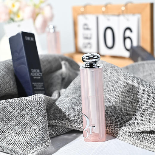 Dior克里斯汀迪奥魅惑变色润唇膏 水润护唇 #001 #004 3.2g/支 涂在唇膏上会根据每个人嘴唇不同的温度变成不同的颜色 不会千篇一律 商品图2