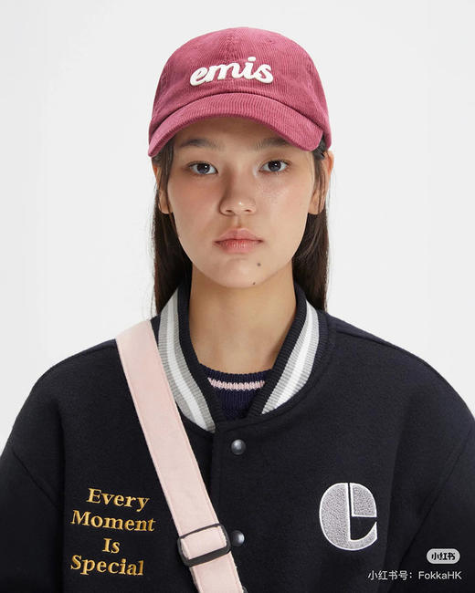 【赵露思同款】火遍娱乐圈！手写体em*is~！灯芯绒鸭舌帽 代沟300+RMB 商品图1