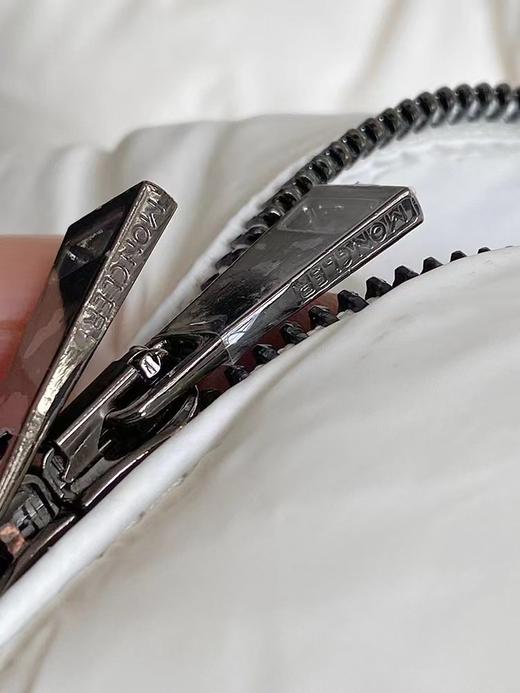 D110747白鸭绒填充HERMIFUR系列女款羽绒服 商品图10