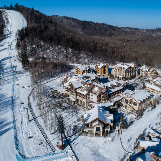 雪季大促！2晚/3晚【长白山柏悦酒店】滑雪酒店高奢享受！入住即享专车接送机，含正餐/漂流/儿童滑雪半日营、2大1小度假区滑雪权益，打卡汉拿山温泉、水乐园，嗨玩冬季长白！ 商品图9
