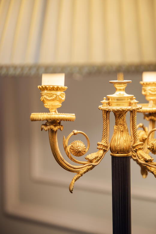 独角鹿西洋古董1880年代法国出品古典茛苕叶纹铜鎏金精雕装饰布面百褶灯罩落地灯 商品图5