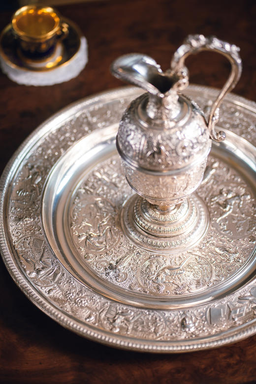 独角鹿西洋古董1890年代法国工匠François Briot设计UCAD装饰艺术中央联盟出品节制女神与天马神话主题铜镀银精雕酒壶及托盘套件 商品图2