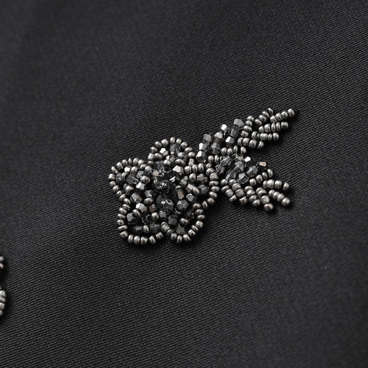 「高货wl」全新升级【铂金会员404/天猫539/差价135】(64843)洛诗琳重工手工钉珠立体花朵外套2025秋冬光泽感西装外套 商品图4