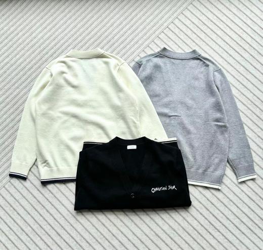 D110753男装毛衣灰色羊驼毛平纹针织纽扣V领开衫 商品图1