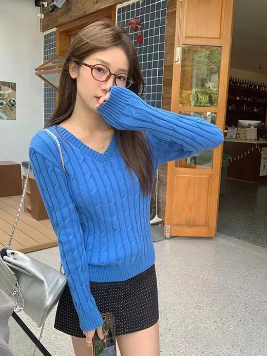 D110781显白克莱因蓝冬季新款V领加厚针织毛衣 商品图13