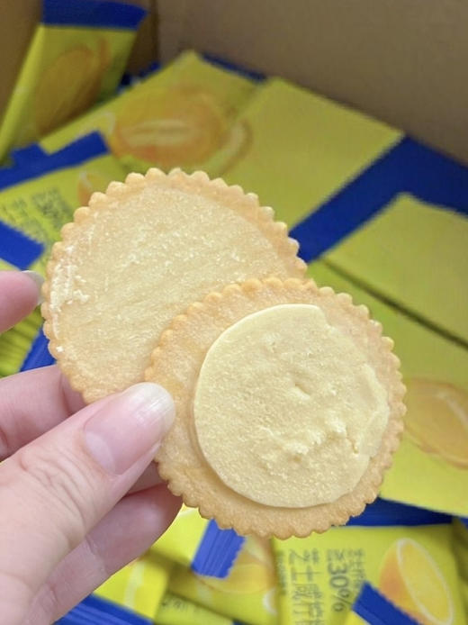 新口味碰撞❗️「甜原柿吉 薄脆夹心饼干 双口味」咸柠芝士➕开心果酱😋1.5mm薄的薯香小饼🍪酥酥薄脆 内馅丝滑绵密   🥺入口微甜不腻 夹心口味浓郁 商品图1