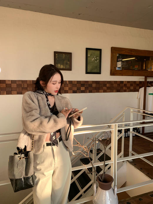 Read Nameless /灰色仿水貂皮草+黑色蕾丝纯欲内衣 2025/11/8 商品图8