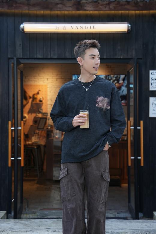 W532511111涂鸦印花长袖T恤 商品图1
