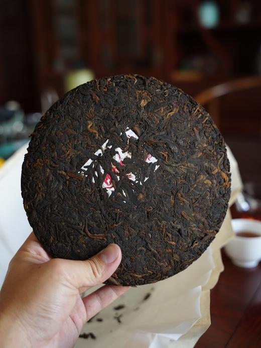 【冰岛熟茶】【整件20饼出售】2017年熟茶原料，正鼎兴品牌产品，顶账产品清仓变现，357克/饼 商品图3