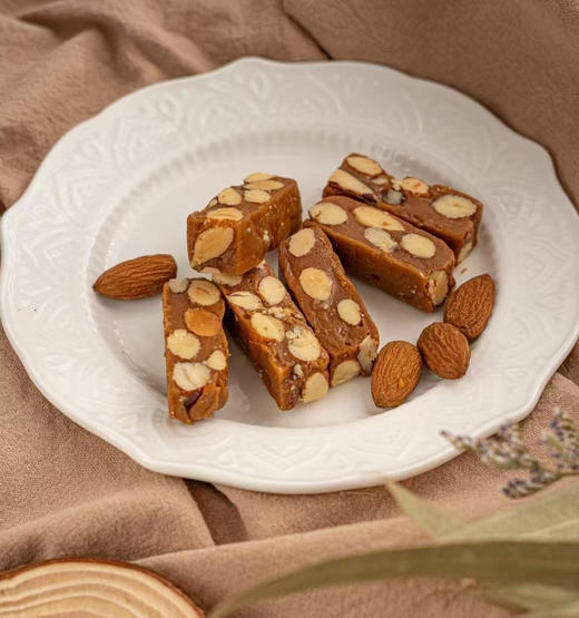 【君味唻坚果太妃糖】39.9💰抢两大袋夏威夷果/巴旦木/花生三重口味，口口酥脆不粘牙，甜而不腻解馋❗ ✅手工熬制➕安佳黄油🧈大颗果仁肉眼可见❤️  商品图8