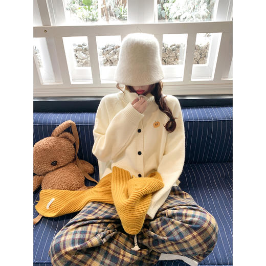 <曾小咸推荐> 现货秒杀！微信超特价！杏色侧边南瓜绣花系扣毛衣 日常199.99 立减100 秒杀99.99！ 商品图9