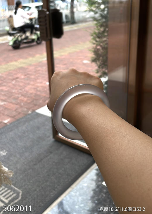 粗圆条玻璃种手镯【5062011】圈口53.2~具体价格微信咨询 商品图3