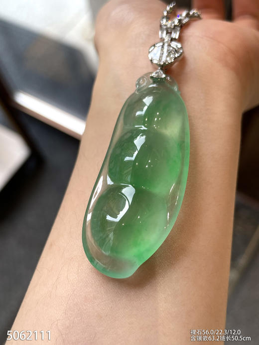 玻璃种飘翠福豆吊坠【5062111】具体价格微信咨询 商品图3