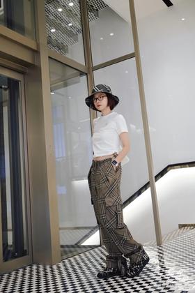 巴宝莉 25年新款全新上线 骑士刺绣T 恤(KX*MM)