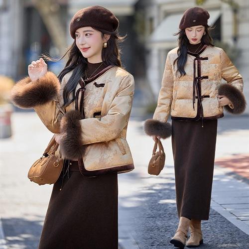2025冬季新款款圆领提花料新中式真狐狸毛袖短款女式羽绒服SYY2693 商品图2