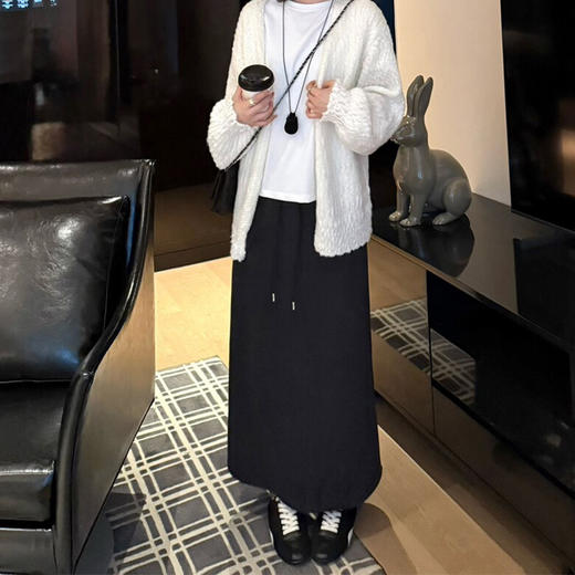 【暖糯亲肤，收腰显瘦】【时髦百搭，慵懒自在】秋冬新款软糯洋绒半身裙女高级感中长款加绒高腰包臀裙百搭直筒裙 商品图6