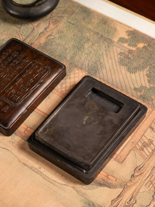 清	茫父铭长方一字池老坑端砚（红木砚盒） 商品图3