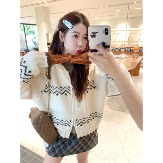 <曾小咸推荐> 现货秒杀！微信超特价！杏色撞咖色连帽毛衣 日常218.88 立减118.89 秒杀99.99！ 商品图3