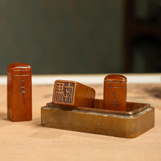 清	寿山石印章及砚（蝠寿纹双层盖盒） 商品图2