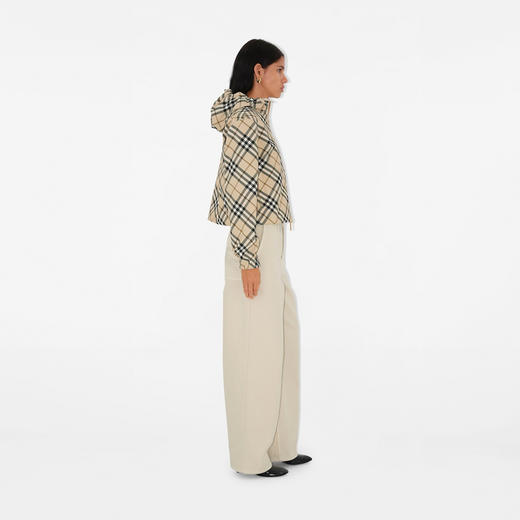 【一】BURBERRY 巴宝莉 女士马术骑士徽标贴花双面两穿短款格纹外套 格子色 8099029 C1506 商品图4