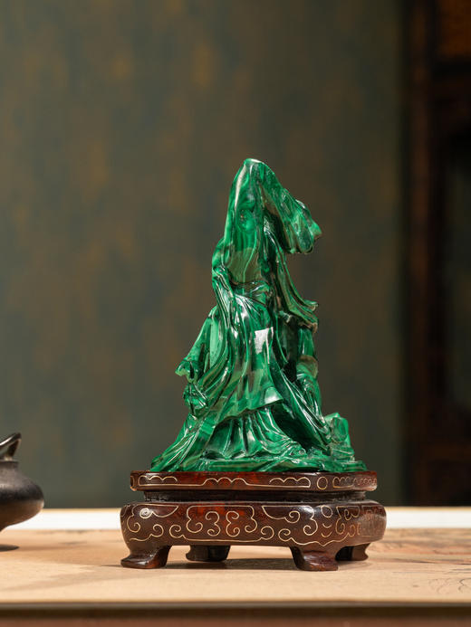 二十世纪	孔雀石雕嫦娥奔月山子摆件（红木座） 商品图2