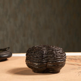 清	紫檀配沉香木雕灵芝纹随形香盒