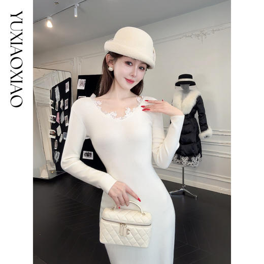 余潇潇【纯欲曲线】绵羊毛混纺前后V领拼接蕾丝设计修身长款连衣裙 商品图3