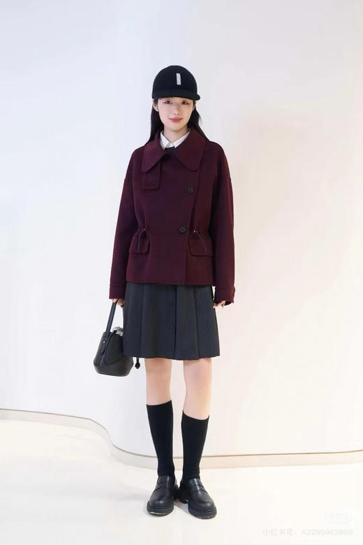 118-10 小禾爆款 安可拉红 绵羊毛 一手长 风衣款夹克短大衣 有造型的双面呢短大衣 商品图2