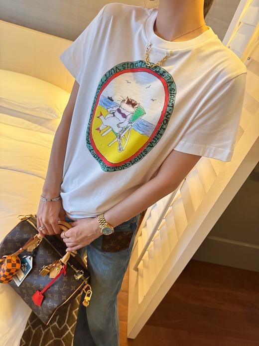 驴家 25年新品✖️Grace·Coddington联名的猫猫系列 白色猫猫度假风中长款印花T恤(KX*MM) 商品图1