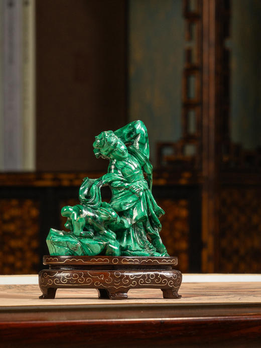 二十世纪	孔雀石雕嫦娥奔月山子摆件（红木座） 商品图0