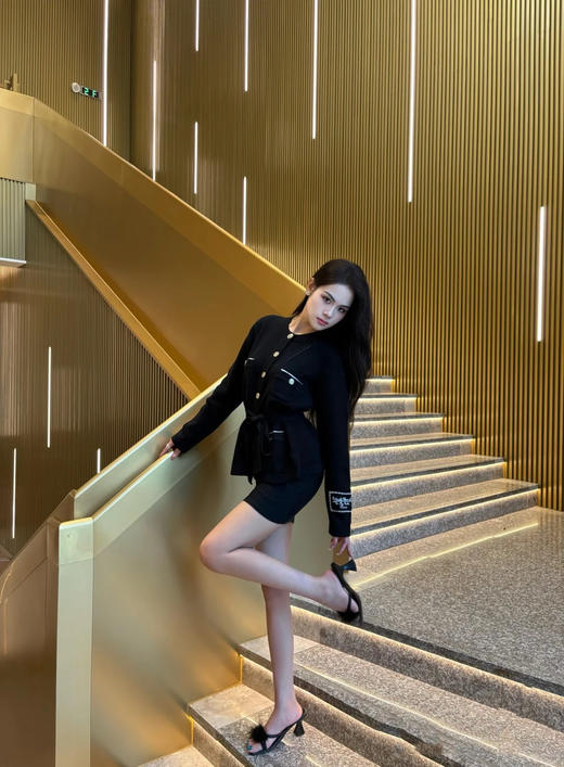 香奈儿 25秋冬新款徽章腰带毛织开衫（TM） 商品图1