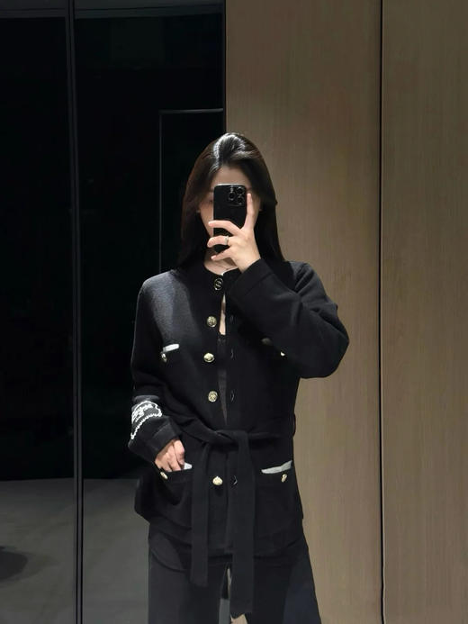 香奈儿 25秋冬新款徽章腰带毛织开衫（TM） 商品图6