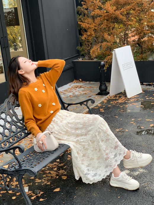 【百图lulu定制】【向阳针织衫】手工定位花 保暖  氛围感  软糯绒感针织衫 商品图14