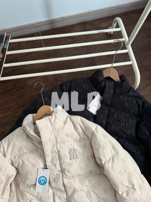 MLB男女情侣鹅绒满印老花氛围感短款羽绒服 商品图3