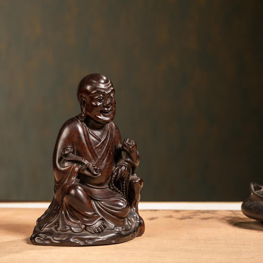 清	紫檀木雕戏狮罗汉像 商品图1