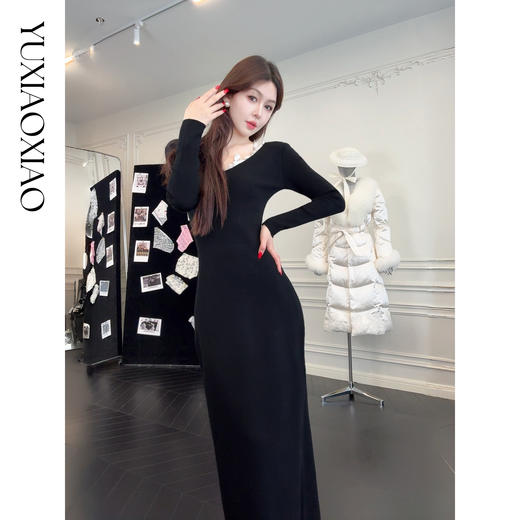 余潇潇【纯欲曲线】绵羊毛混纺前后V领拼接蕾丝设计修身长款连衣裙 商品图4