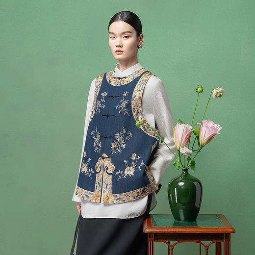 【林栖设计小店】（现货）天丝牛仔马甲短褂新中式2026早春新款上衣女1961112 商品图4