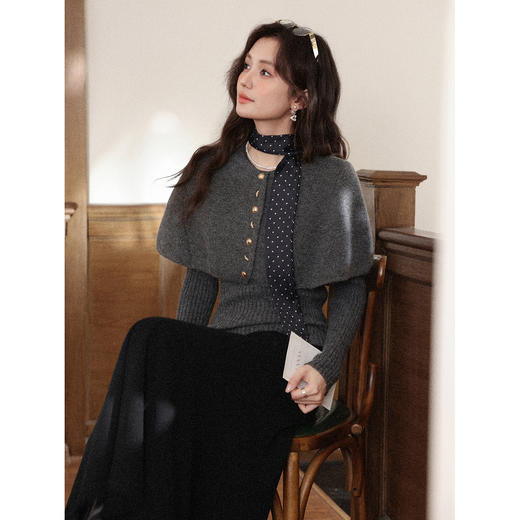 鹿向南「优雅公主」灰色毛衣长袖上衣女斗篷披肩外套秋冬款两件套 商品图2