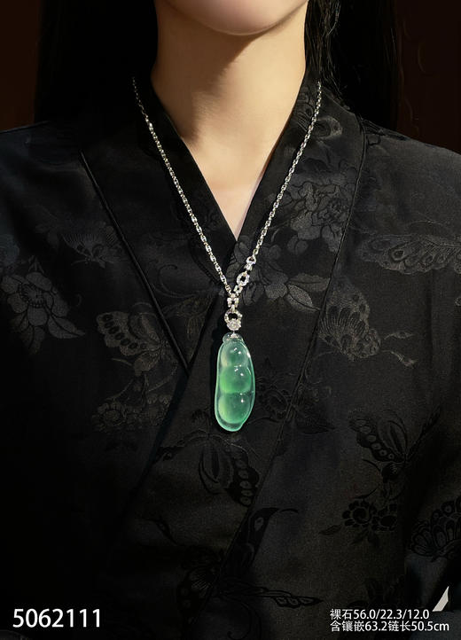 玻璃种飘翠福豆吊坠【5062111】具体价格微信咨询 商品图4