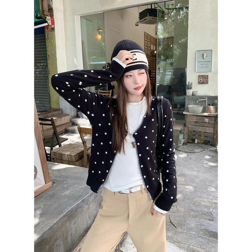 【149元任选2件】现货！黑色波点v领短款毛衣开衫 商品图2